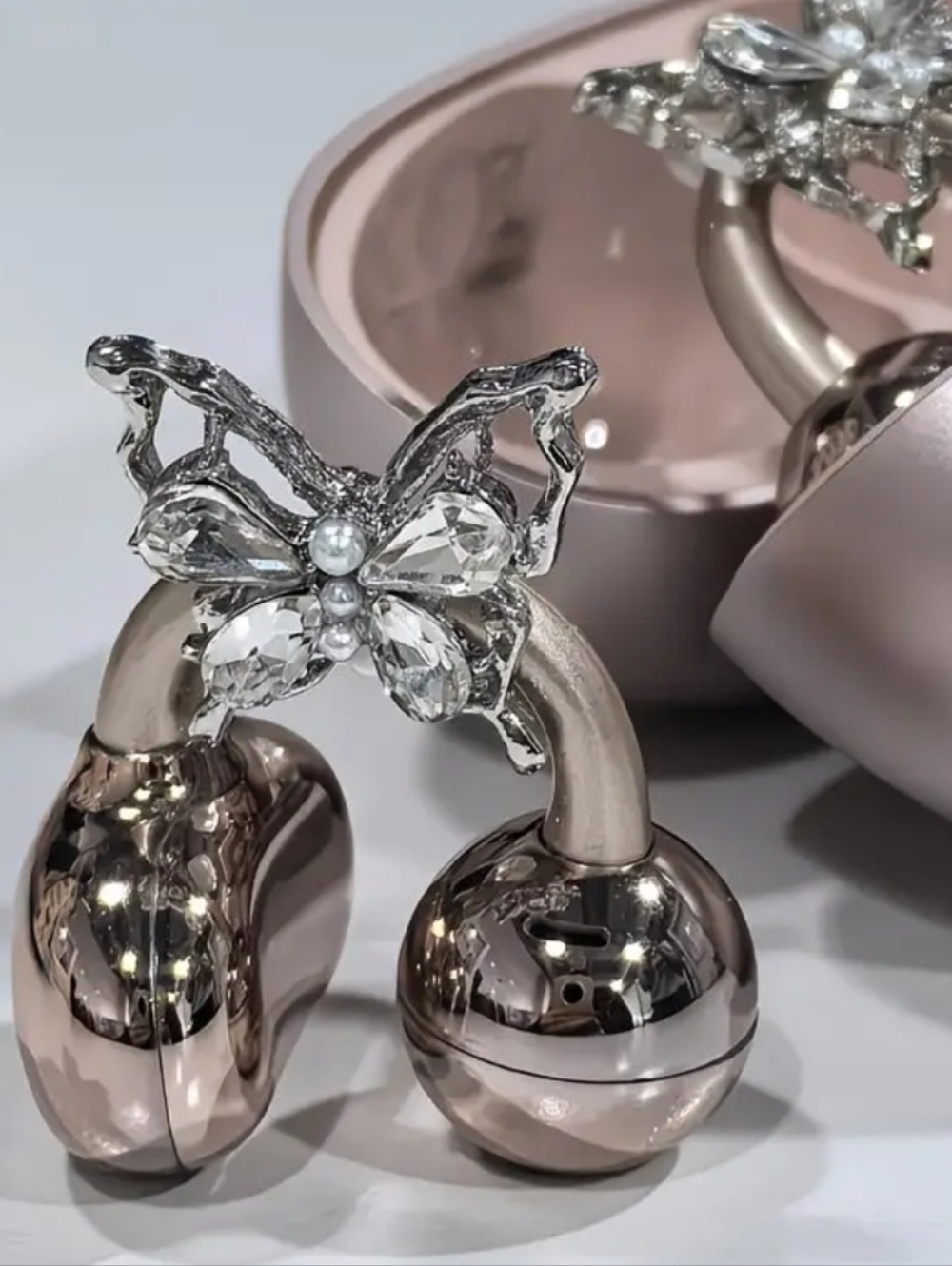 2pcs Luxurious High-end Shiny Zirconia Compact Butterfly Headphone Clips | Women
